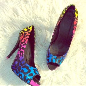 Multi colored cheetah print heels! Rockin 80s cool